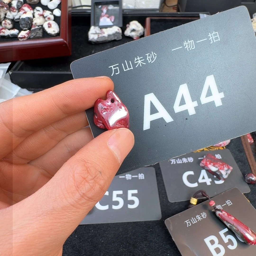 天然辰砂原矿原石朱砂吊坠