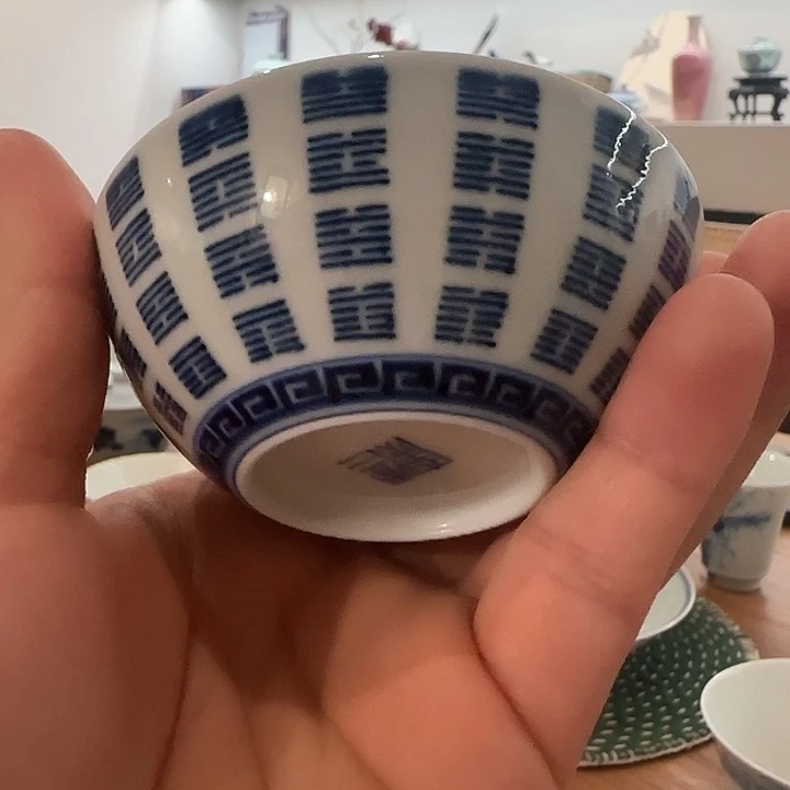 手绘青花主人品杯