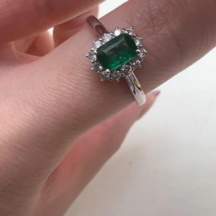 祖母绿戒指18K金镶嵌