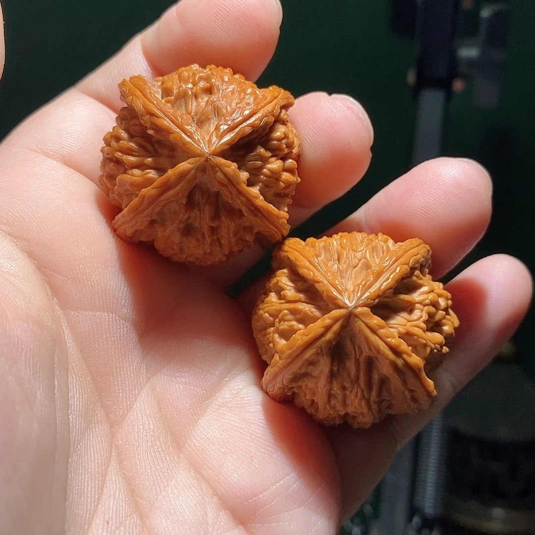 文玩核桃把件38三角白四棱