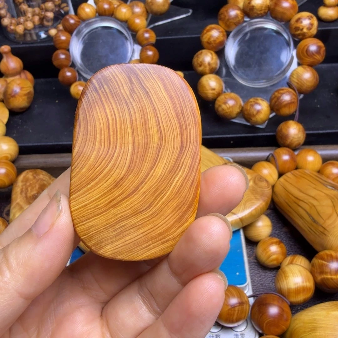 柏木（崖柏）无事牌骨料玉化一个