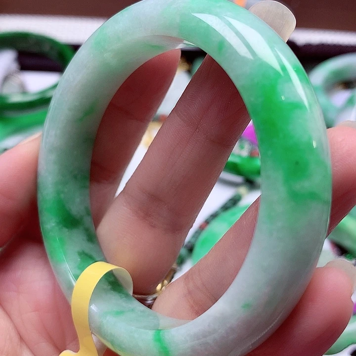 翡翠未镶嵌手镯翡翠
