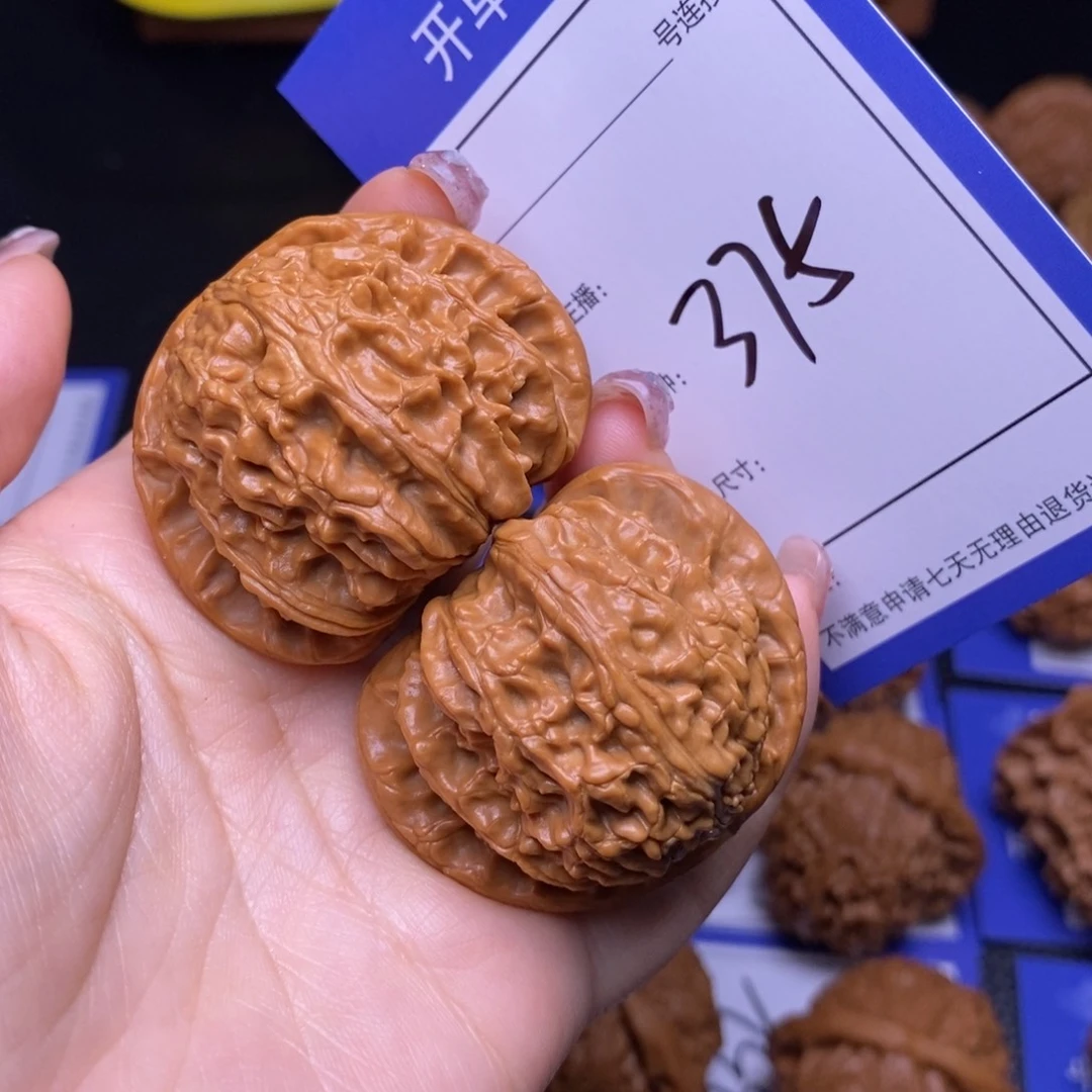 文玩核桃把件4.4白狮子375