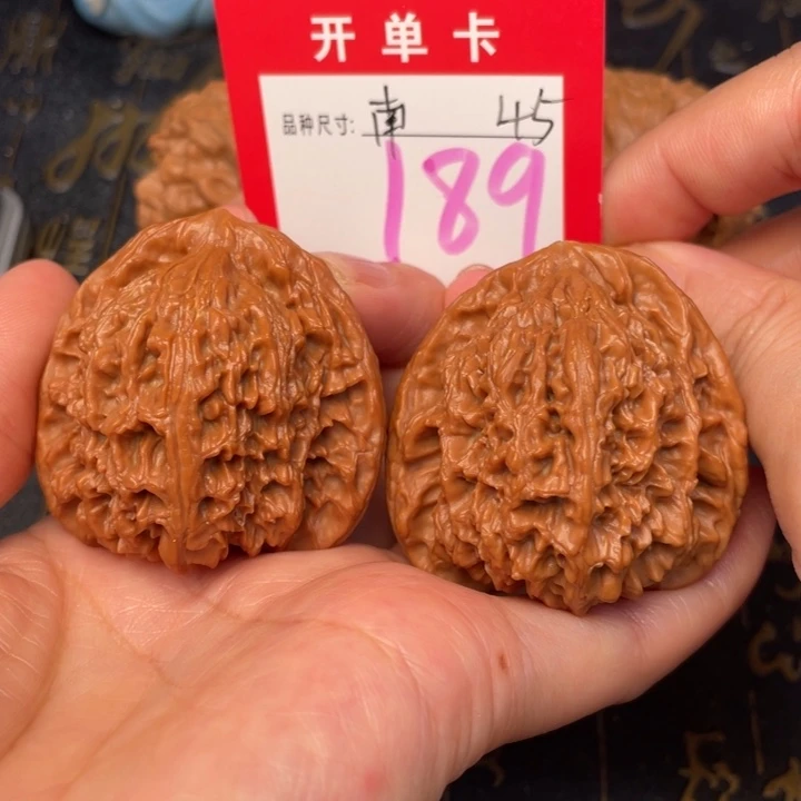 吊坠桃核文玩了吗