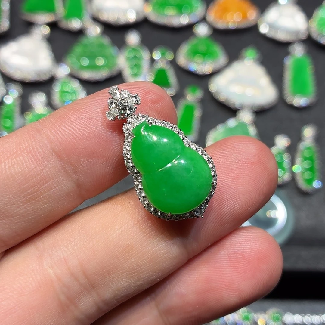 翡翠18K金镶嵌颈饰缅甸A货