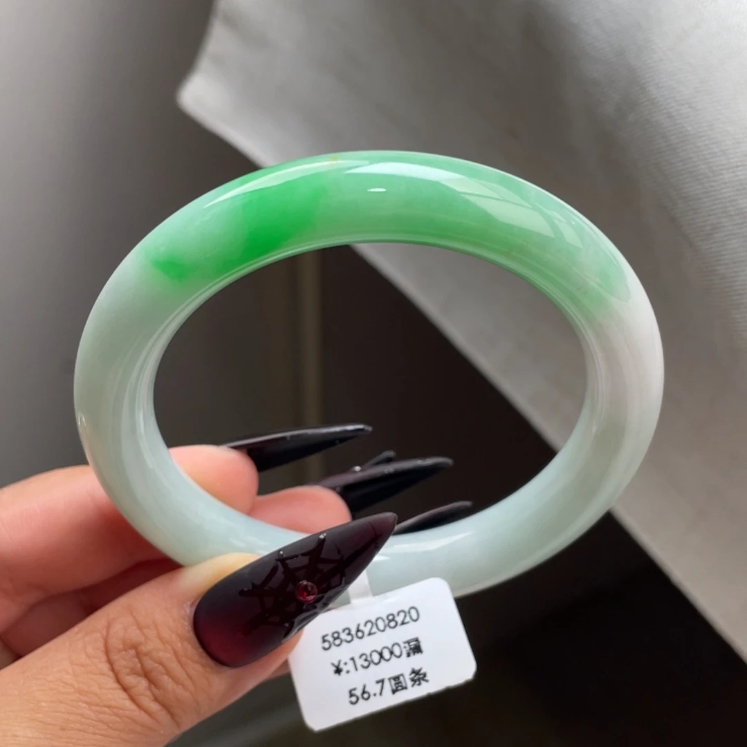 未镶嵌手镯翡翠回流）白底飘绿圆条手镯