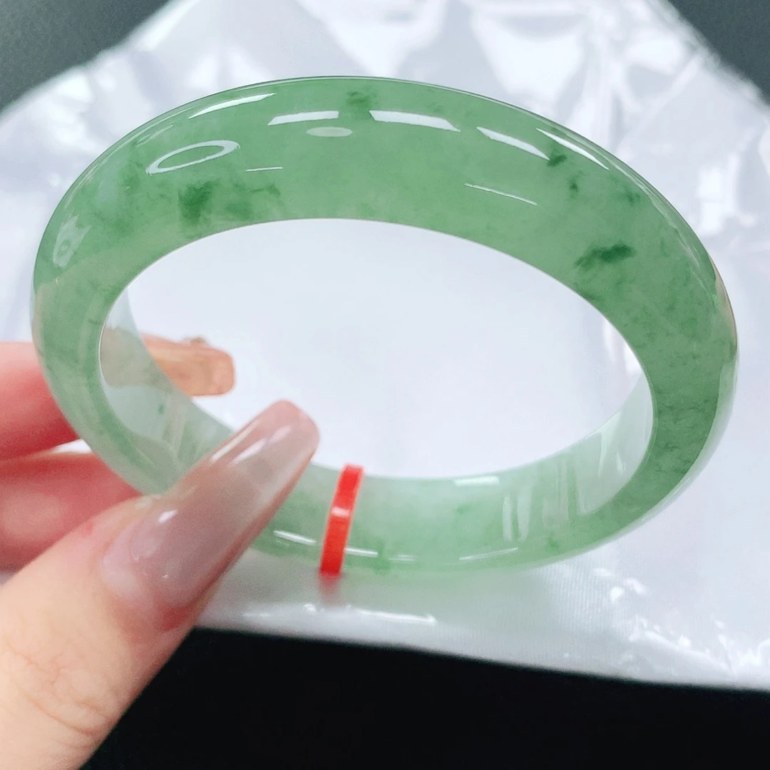 翡翠手镯未镶嵌A****姨53圈