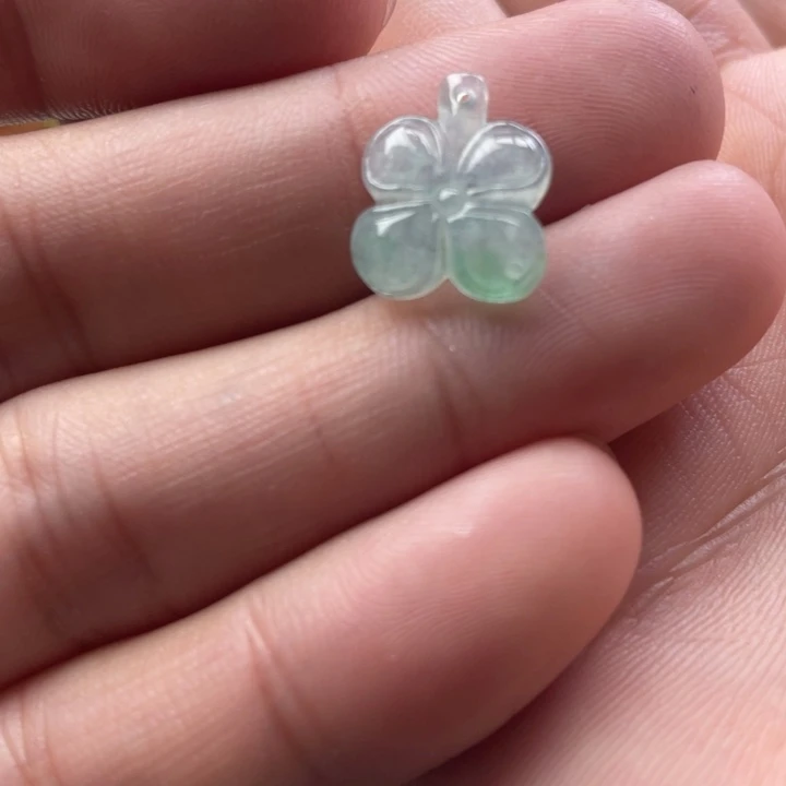 翡翠未镶嵌颈饰挂件