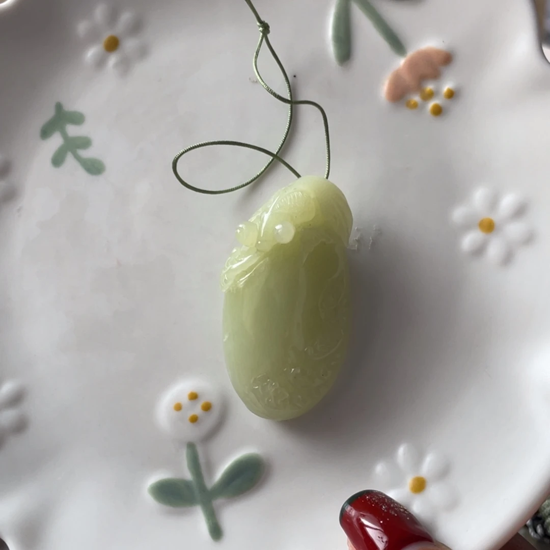 和田玉未镶嵌颈饰黄口金鱼