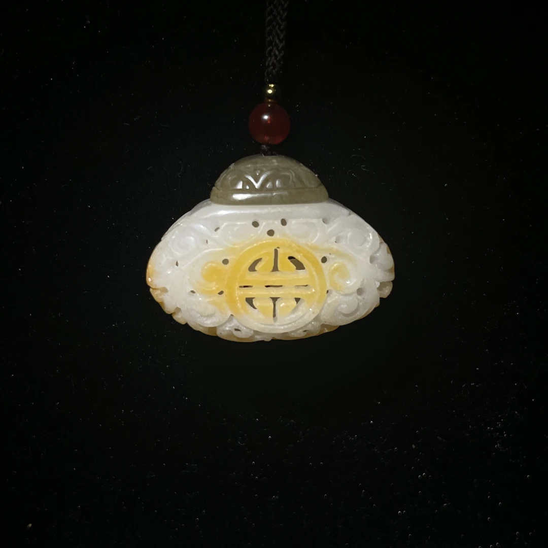 臻藏（8A）和田玉镂空挂件2502170039