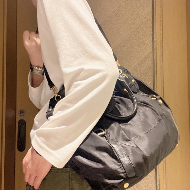 95新 Prada/普拉达 【龙】30 0539黑色降落伞拼皮单肩斜挎包