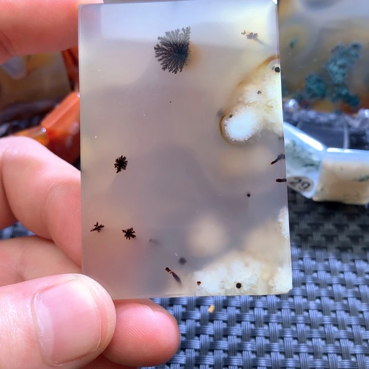 玛瑙/玉髓颈饰未镶嵌一****花