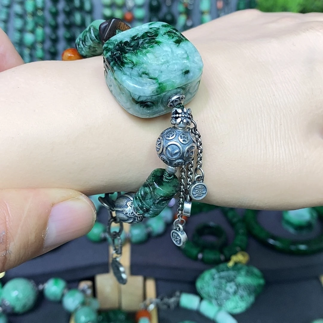 未镶嵌手链翡翠漂亮美眉