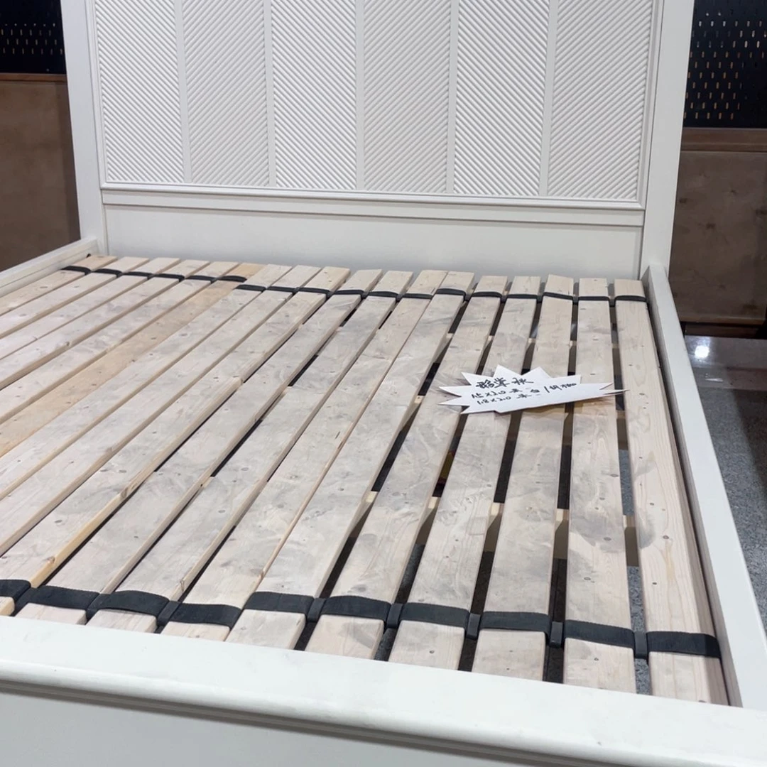 木鹅掌秋实木床2米乘1.5白色