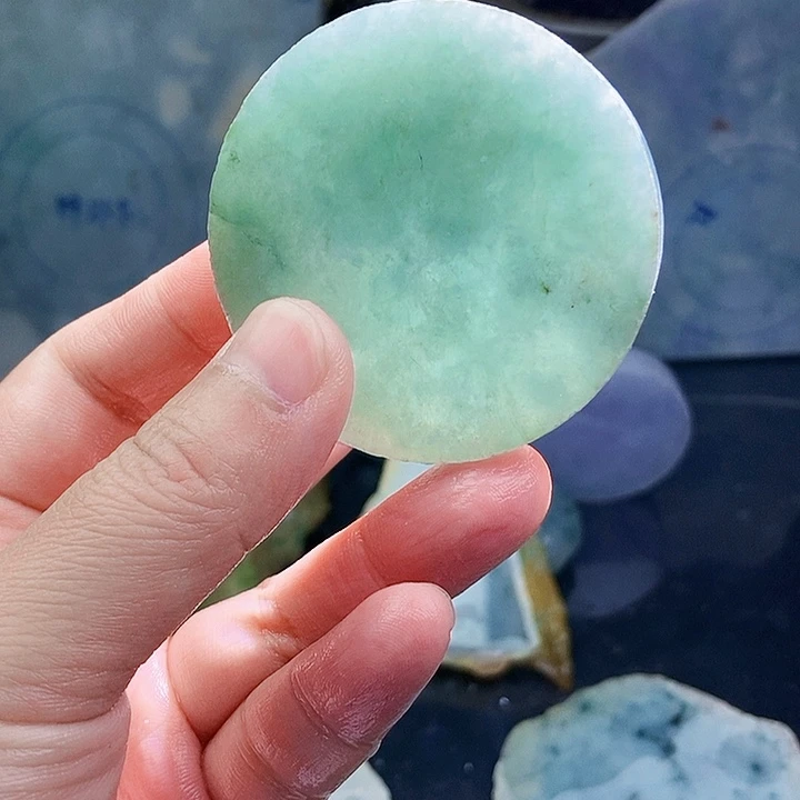 翡翠未镶嵌颈饰毛料47