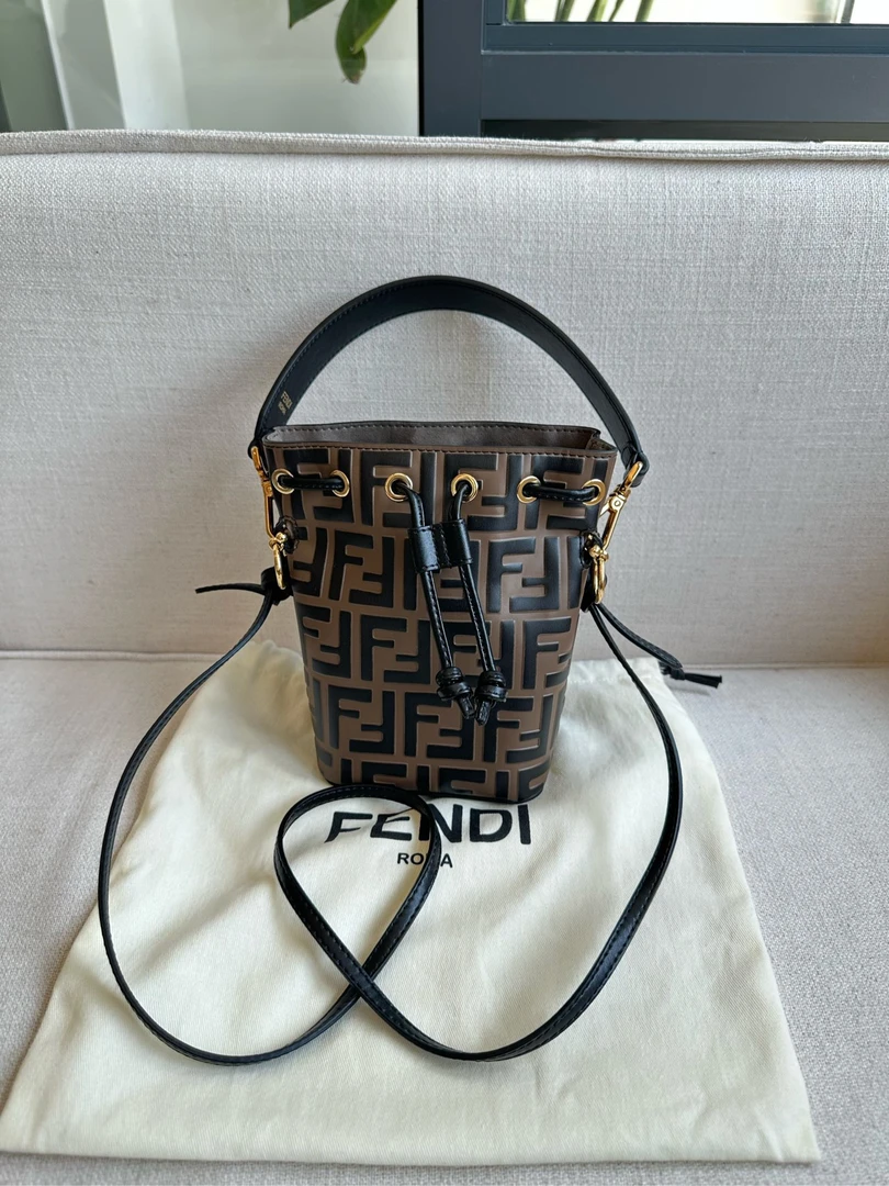 99新 FENDI/芬迪 老花双F满印MonTresor小水桶包 公价15200