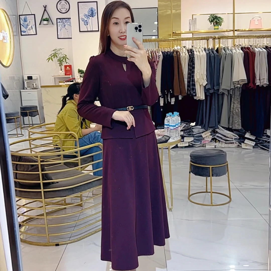 超级修身显瘦的一款假两件连衣裙