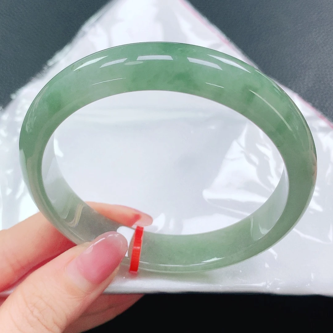 翡翠手镯未镶嵌63圈