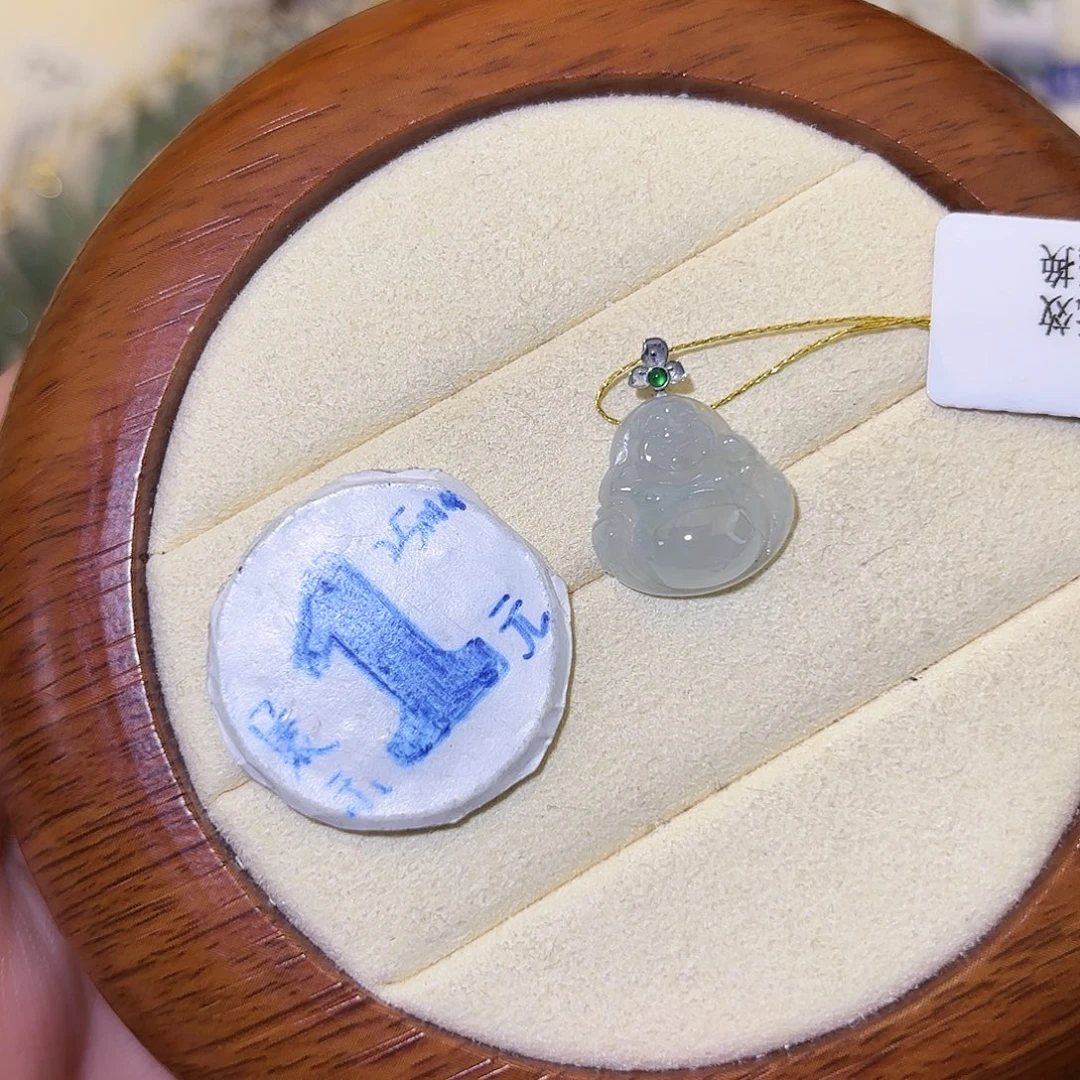 翡翠18K金镶嵌颈饰佛公