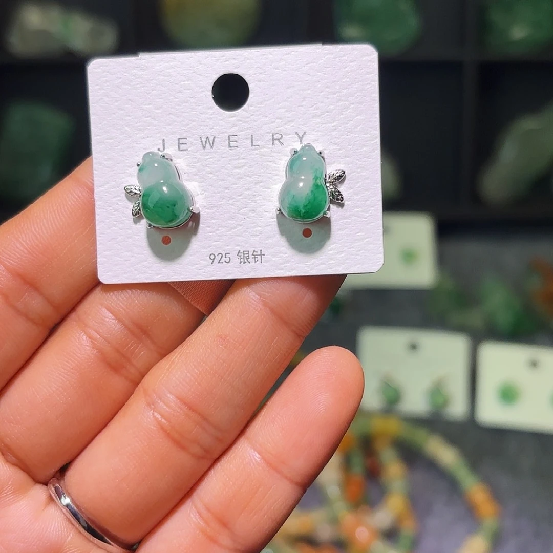 石英质玉（非洲翠）银S925镶嵌耳钉