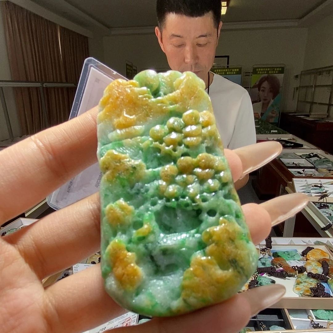翡翠未镶嵌颈饰我
