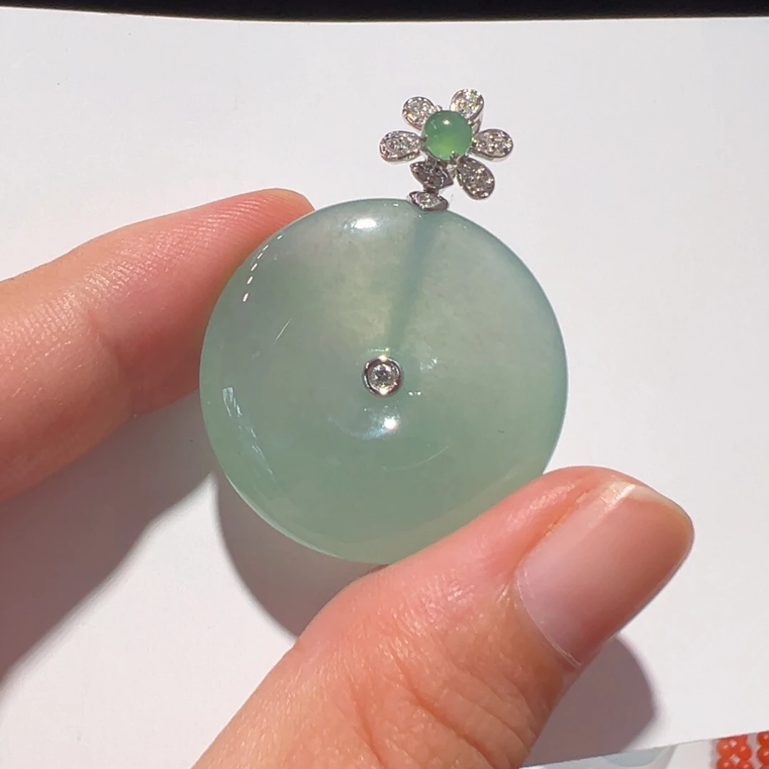 颈饰18K金镶嵌翡翠吊坠