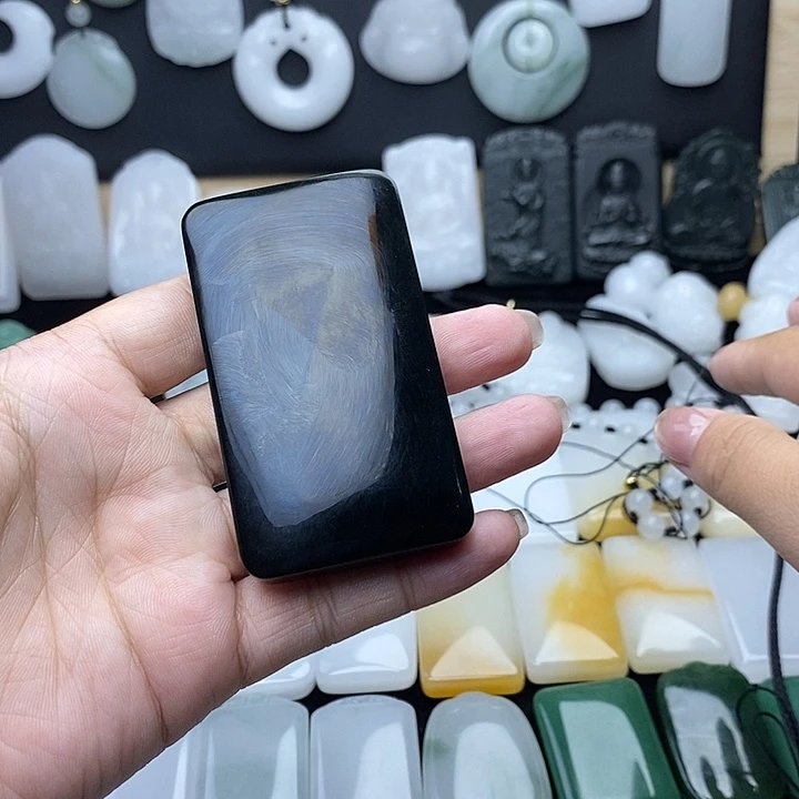 珍***人颈饰未镶嵌和田玉