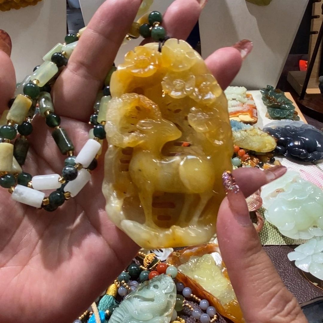 蛇纹石玉未镶嵌颈饰