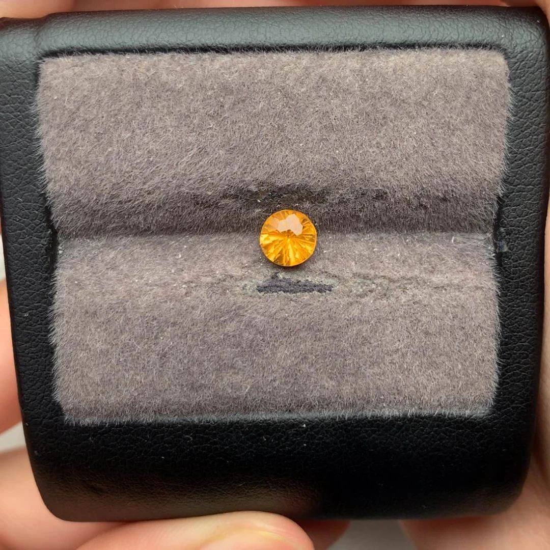 未镶嵌笔搁黄晶6×6