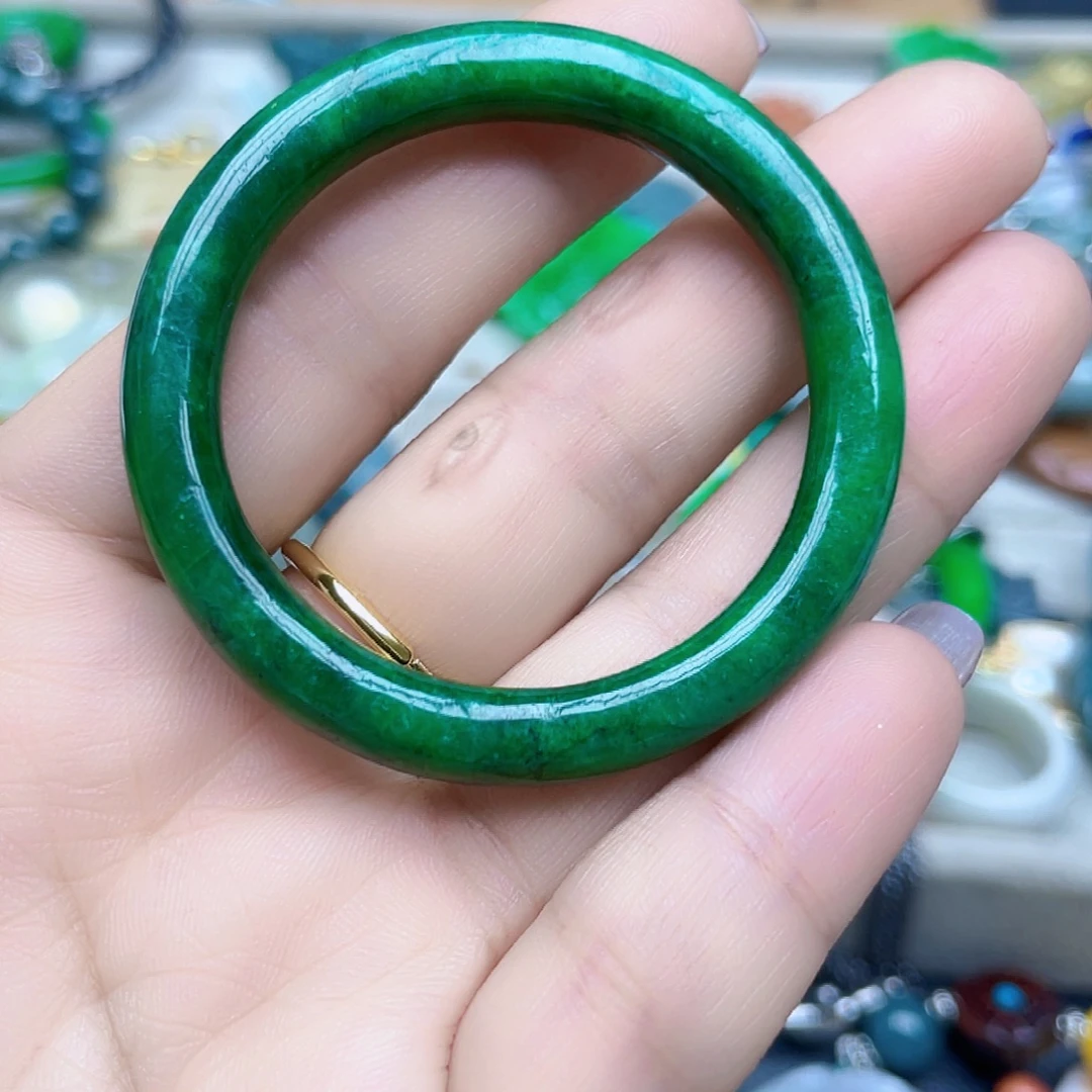 美***姐翡翠未镶嵌颈饰环环