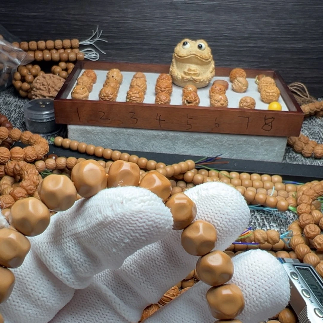 川****猴头核桃手串8个籽奶酪