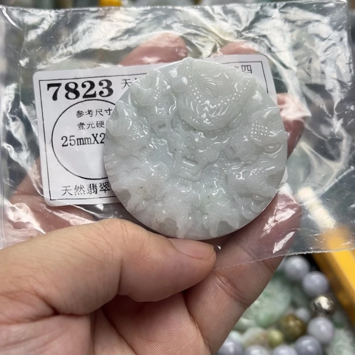 翡翠未镶嵌颈饰7823