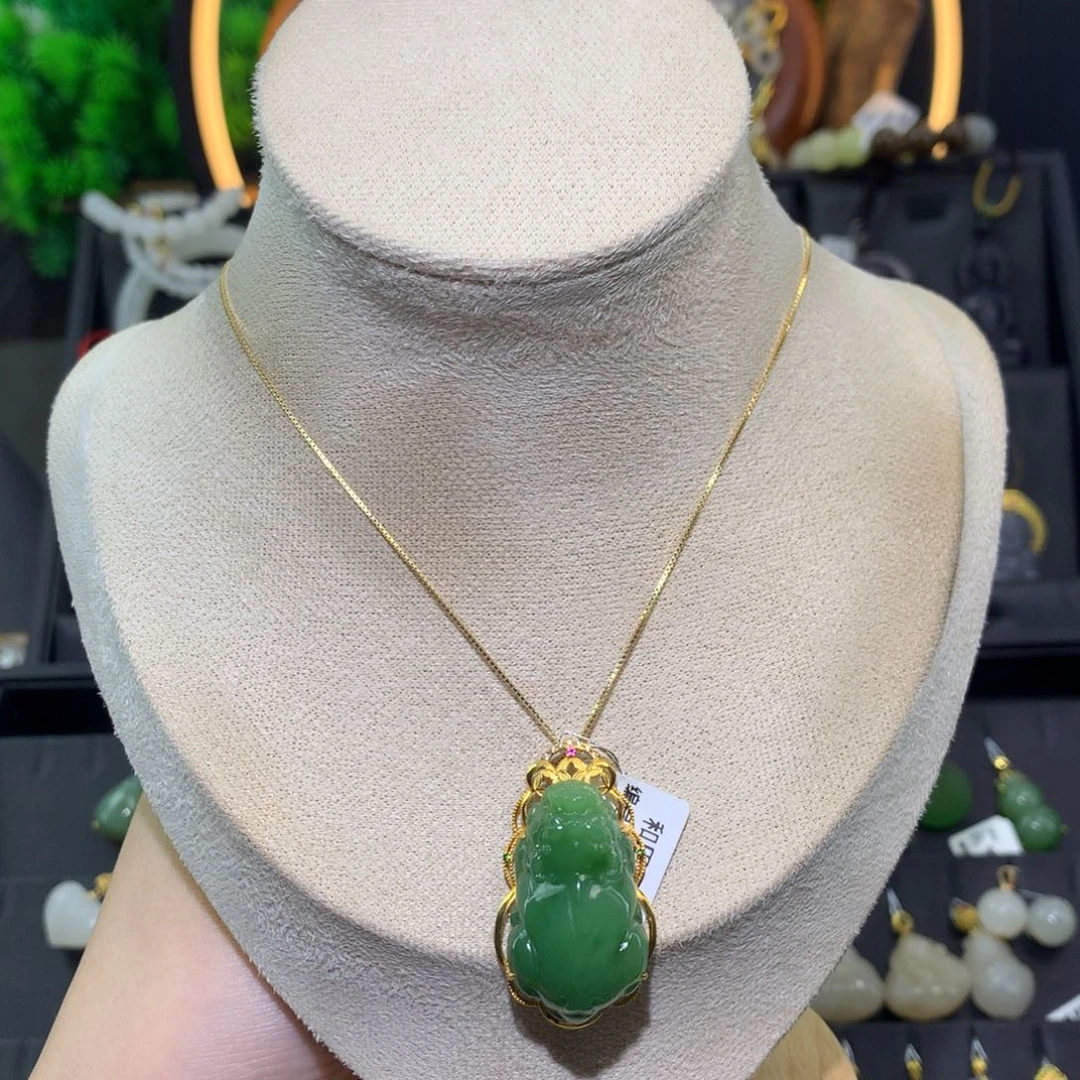 和田玉18K金镶嵌吊坠(赠链)