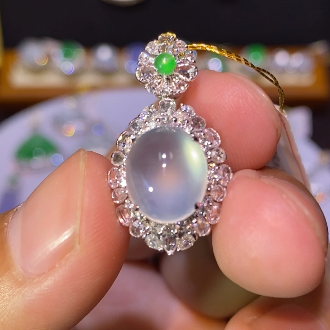 【闪购商品】吊坠(不含链)18K金镶嵌翡翠