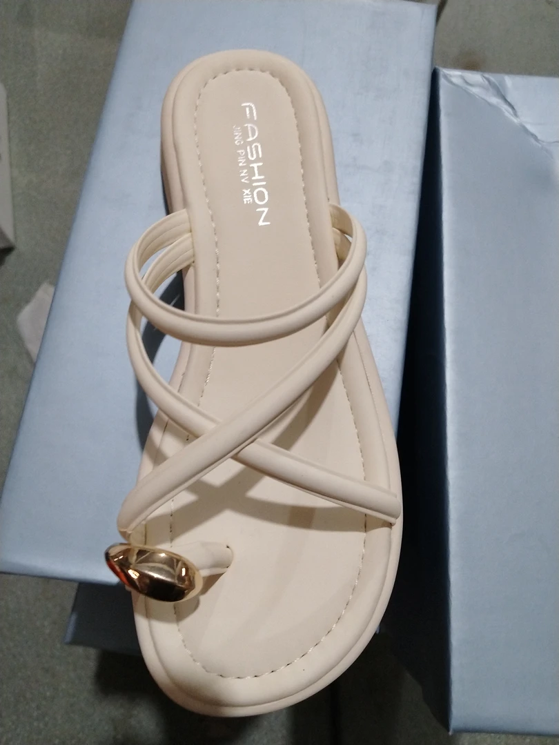 沙滩3cm扁头鞋子亮片方跟女士时尚中跟沙滩鞋一字拖