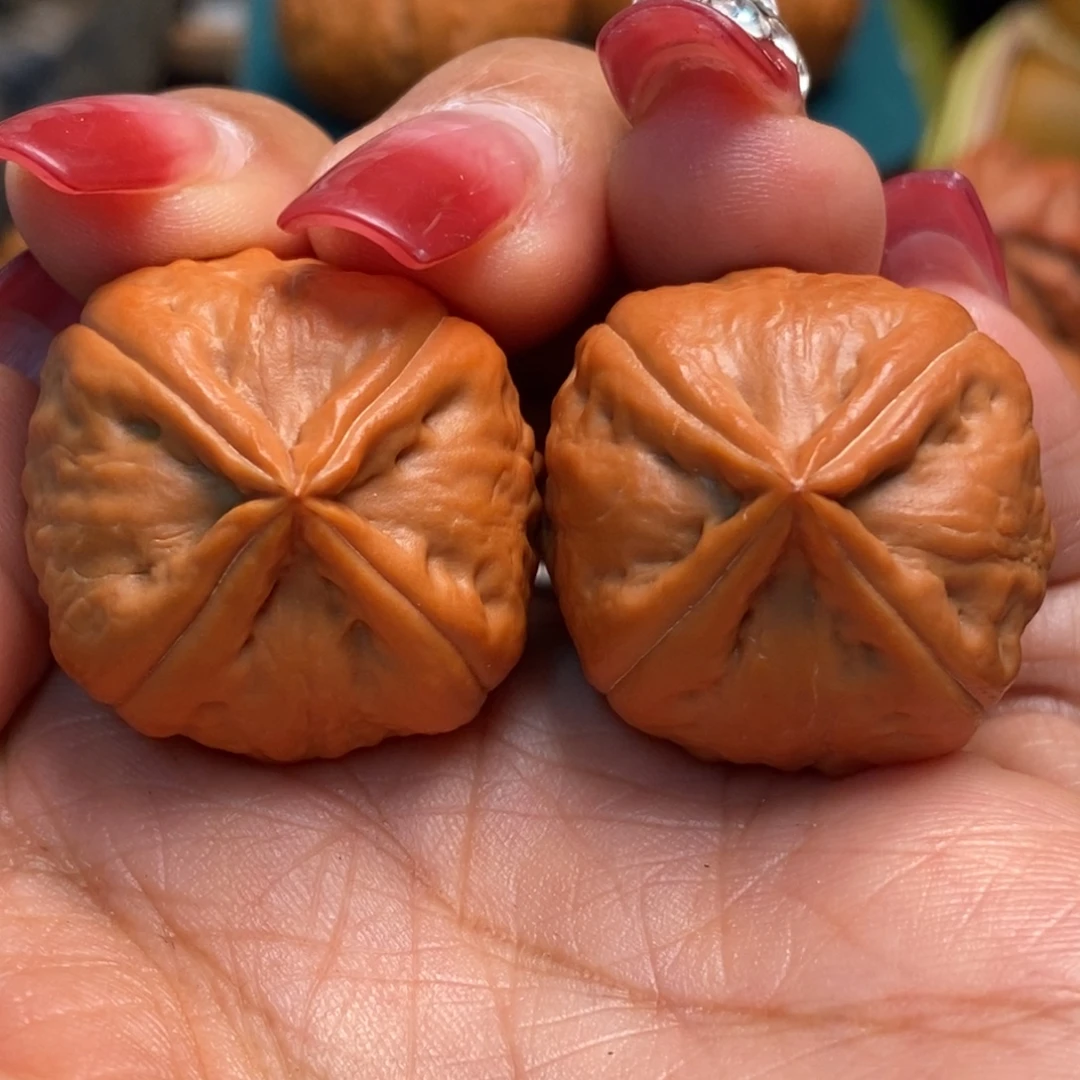 李***、文玩核桃把件手捻