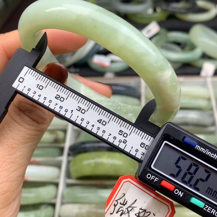 蛇纹石玉未镶嵌手镯505