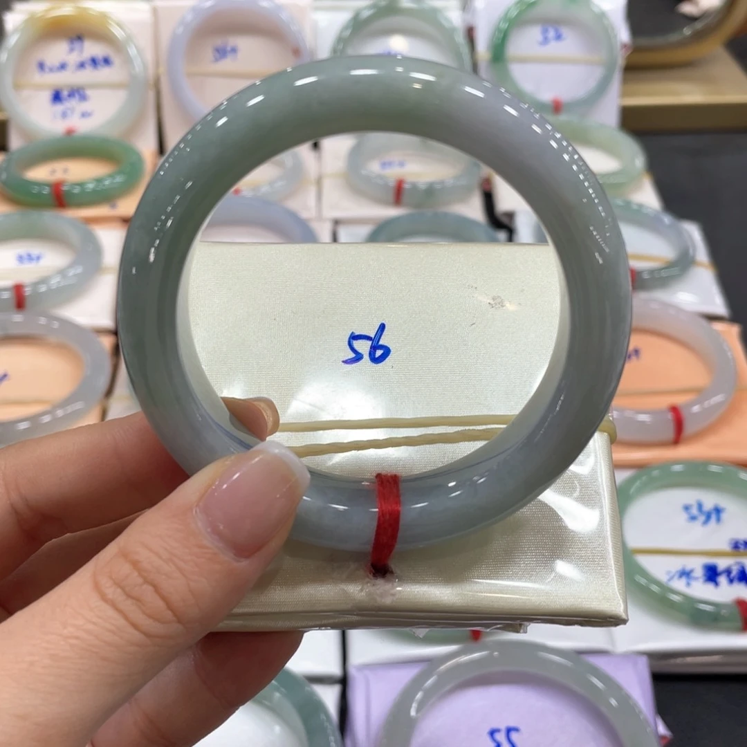 翡翠手镯未镶嵌翡翠