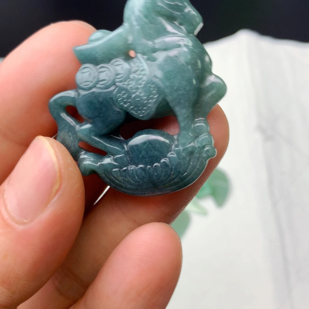 翡翠未镶嵌颈饰翡翠首饰和翡翠珠宝