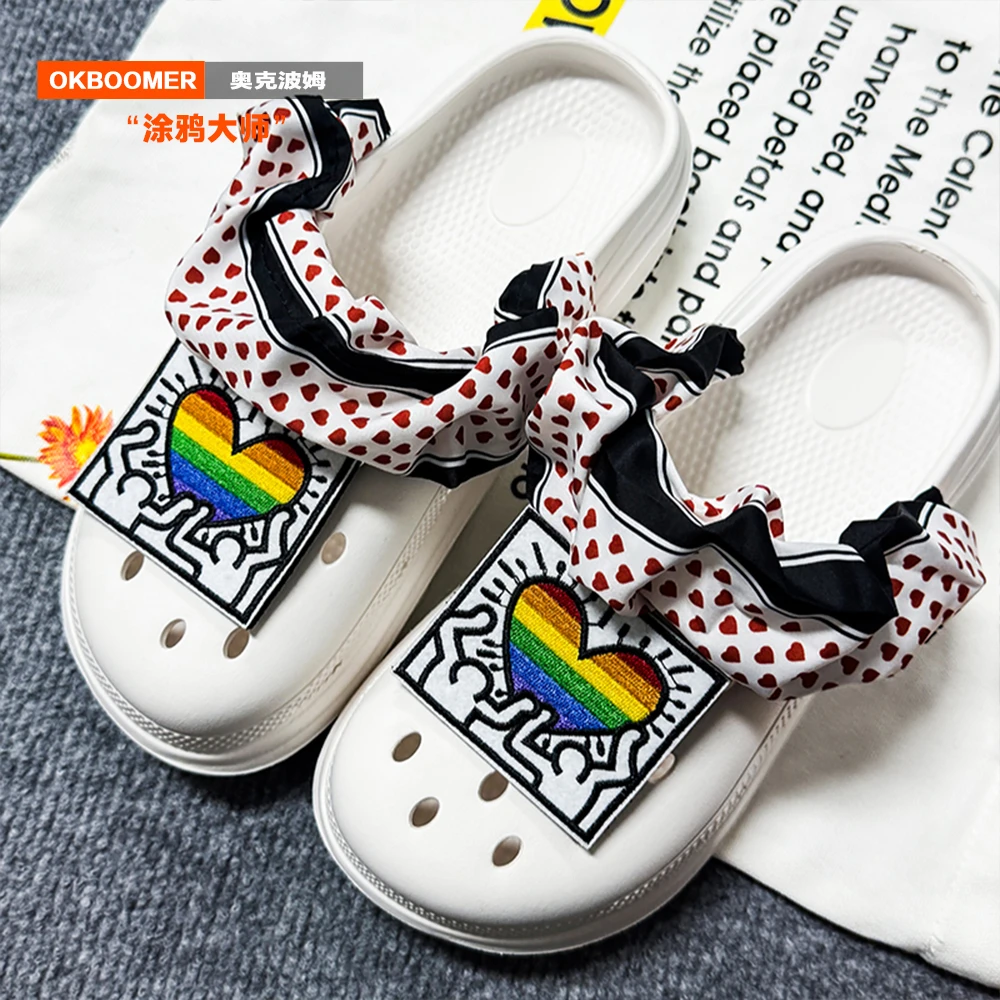 OKBOOMER涂鸦大师洞洞鞋2025新款卡通休闲时尚女士外出漂亮拖鞋