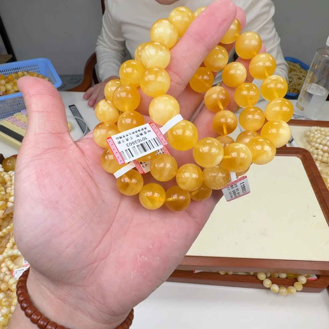 琥珀未镶嵌裸石多样性发其一