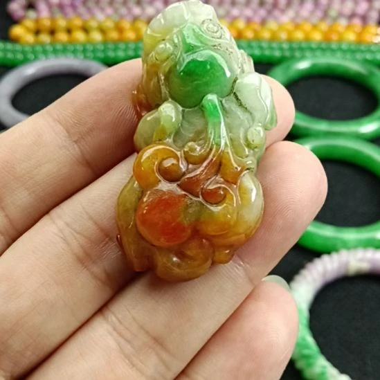 翡翠未镶嵌颈饰翡翠