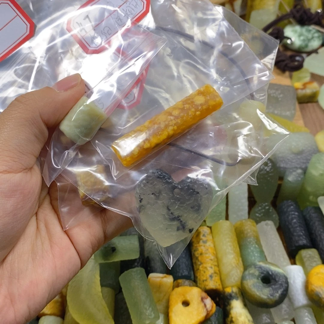 蛇纹石玉未镶嵌颈饰大***?