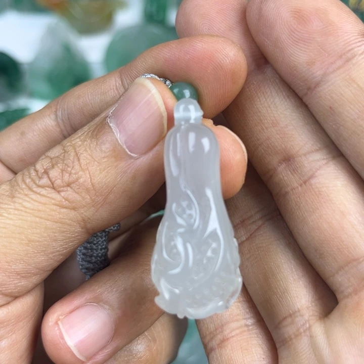 石英质玉未镶嵌颈饰