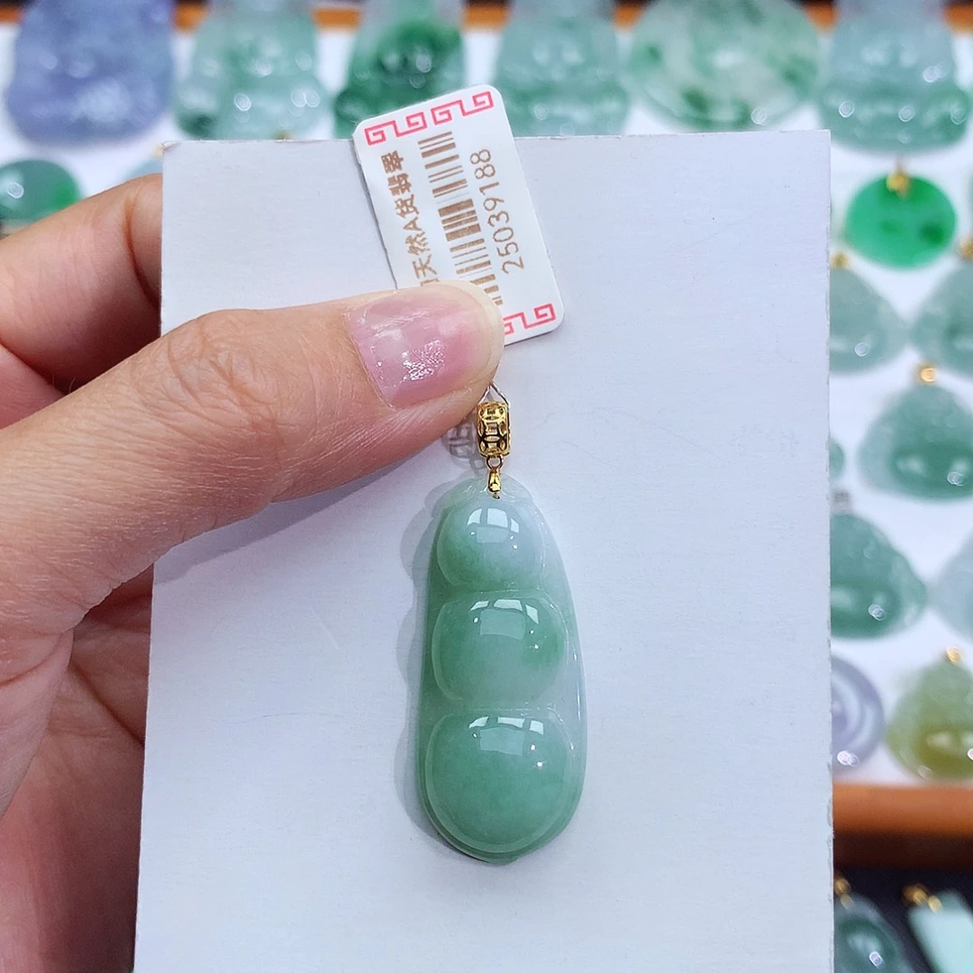 翡翠18K金镶嵌颈饰翡翠吊坠