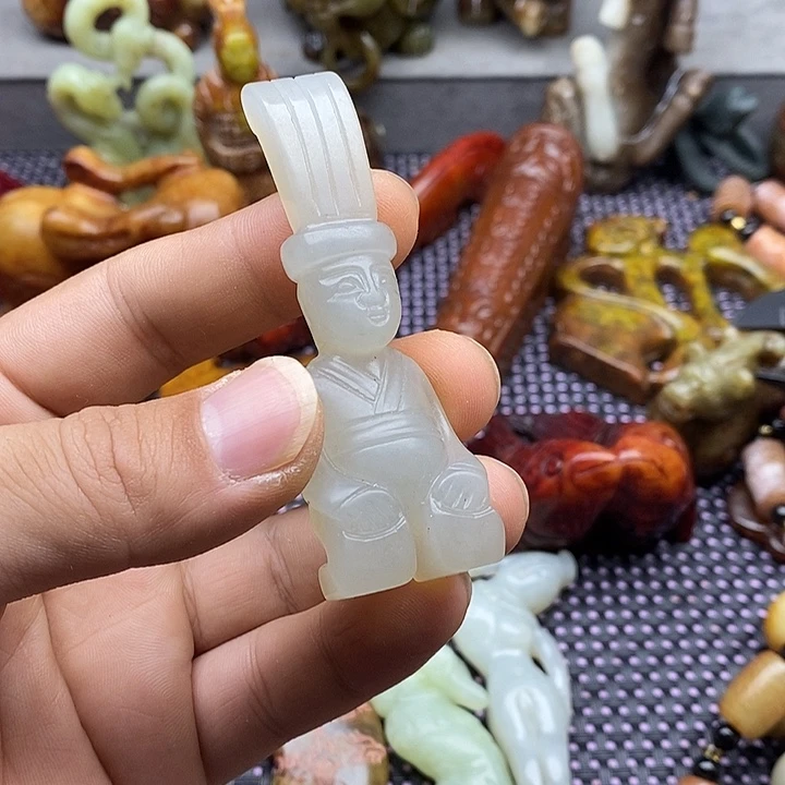 蛇纹石玉未镶嵌颈饰风***诺