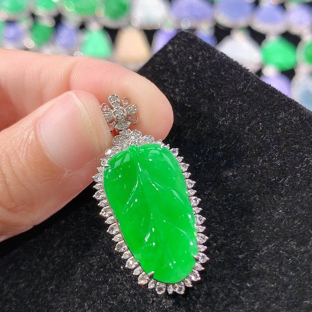 翡翠18K金镶嵌颈饰