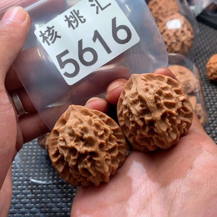 文玩核桃吊坠龙鳞