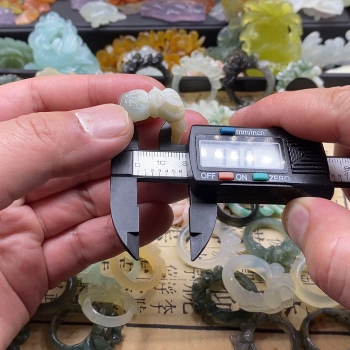 蛇纹石玉合金颈饰