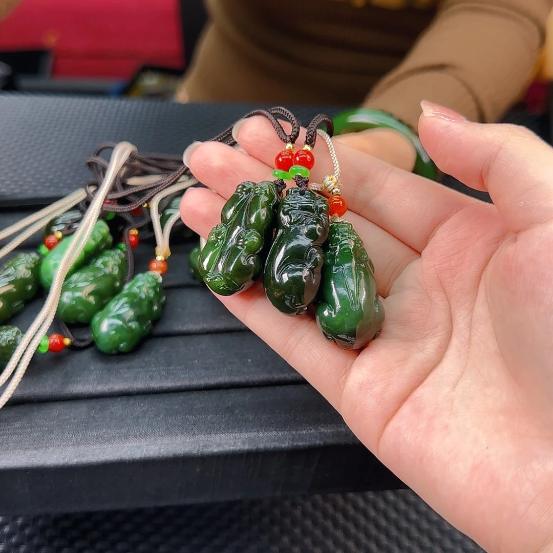 颈饰未镶嵌和田玉碧玉貔貅卡36发其一